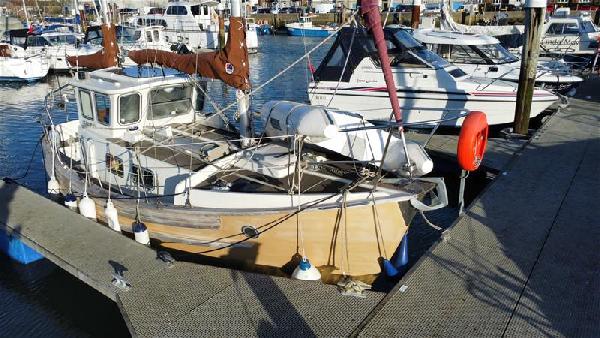 Fisher  25 For Sale From Seakers Yacht Brokers